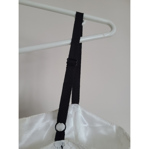 White lace dress - Picture 3 of 4